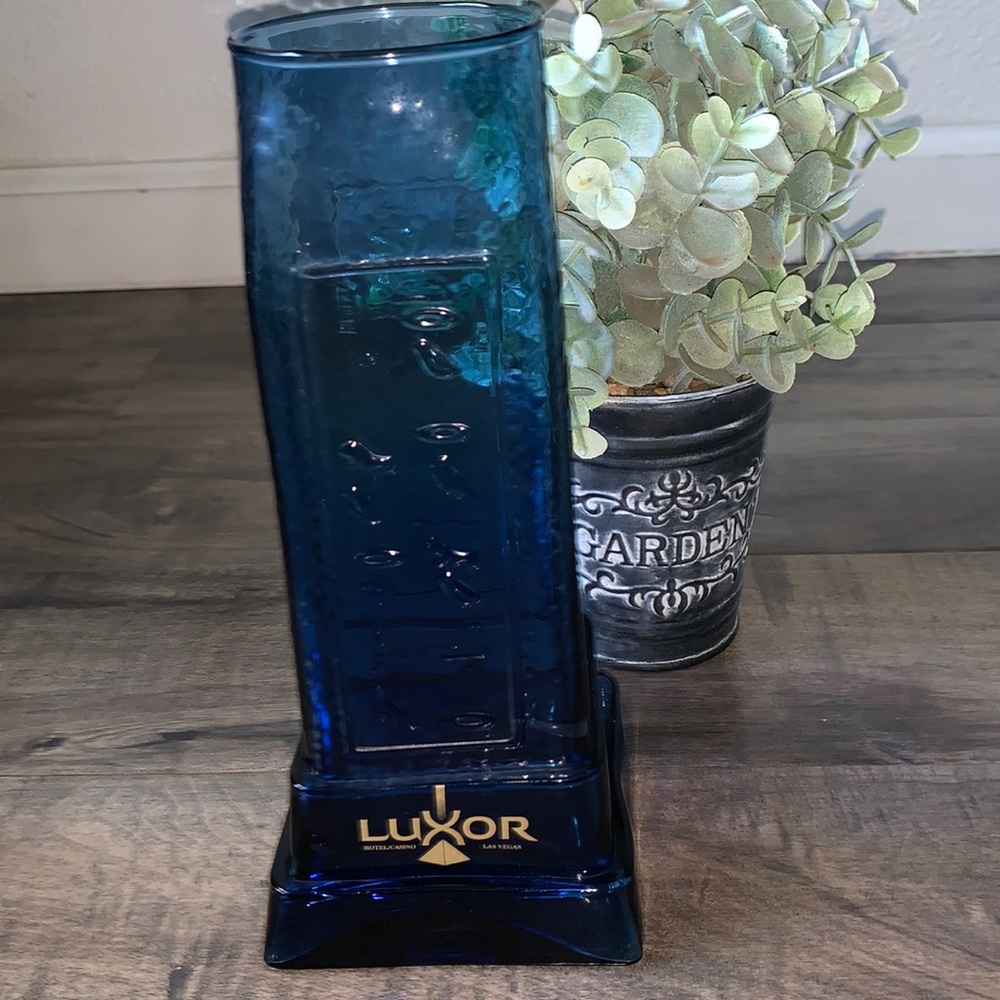 VINTAGE LAS VEGAS “LUXOR” HOTEL SOUVENIR GLASS